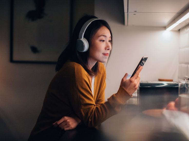 Zjawisko „Muzyka dla skupienia”: jak binauralne rytmy wpływają na pamięć